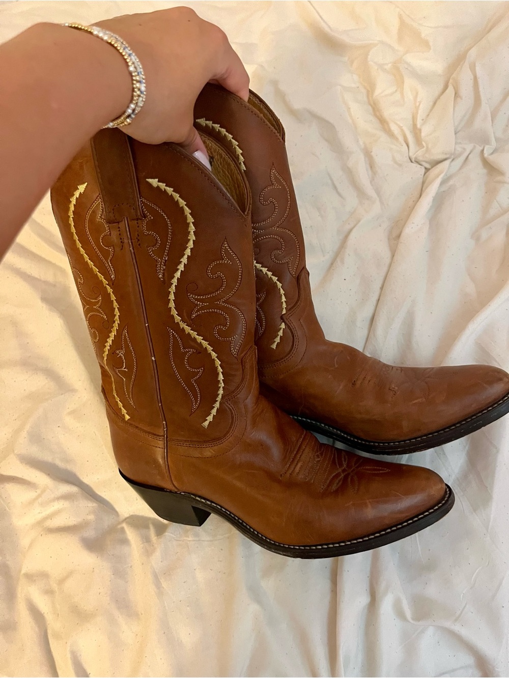 women’s justin’s leather cowboy boots size 7